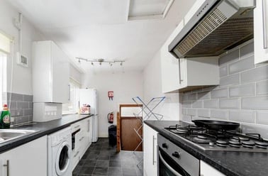 Grosvenor Gardens, Longbenton, Newcastle - Image 2